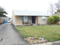 Building Photo - Charming 2/1 close to downtown!