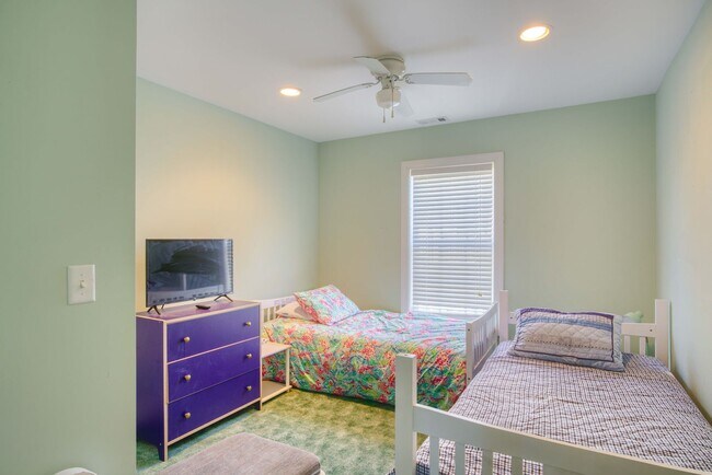 Building Photo - Coastal Duplex with Stunning Water Views —...