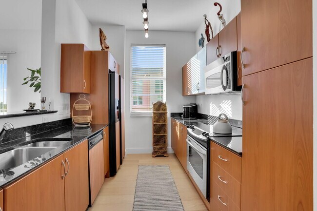 Building Photo - 806 E Windward Way