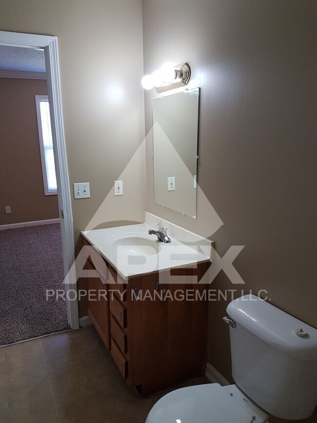Building Photo - MOVE-IN SPECIAL, $1 RENT!! - NICE 3 Bd | 2 Ba Top Floor Condo in West Knoxville!