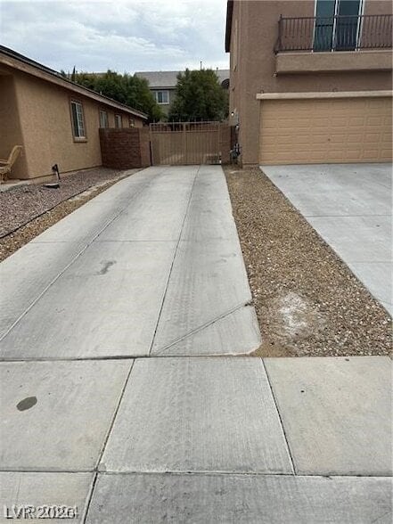 Building Photo - 2805 Alma Lidia Ave