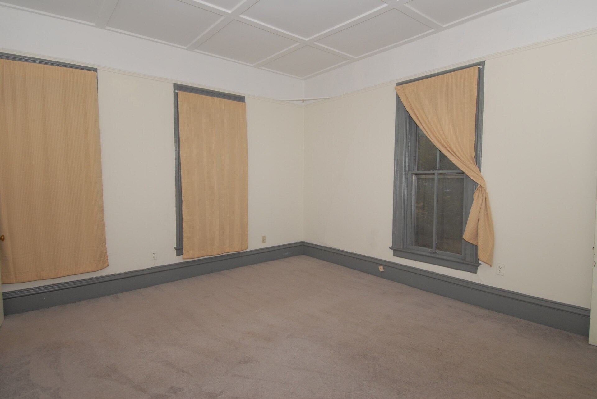 Building Photo - 1024 N Corona St