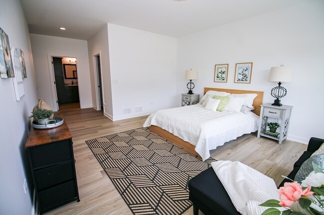 Building Photo - 2037 Isabella Ln