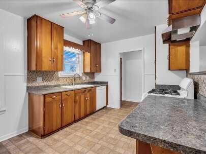 Building Photo - Floresville Property, Ask about our reduce...