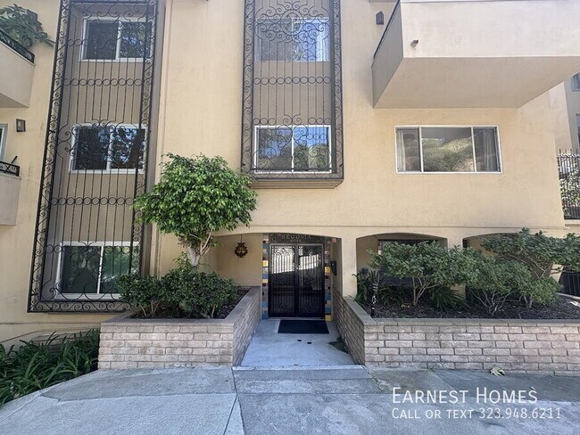Building Photo - 6752 Hillpark Dr
