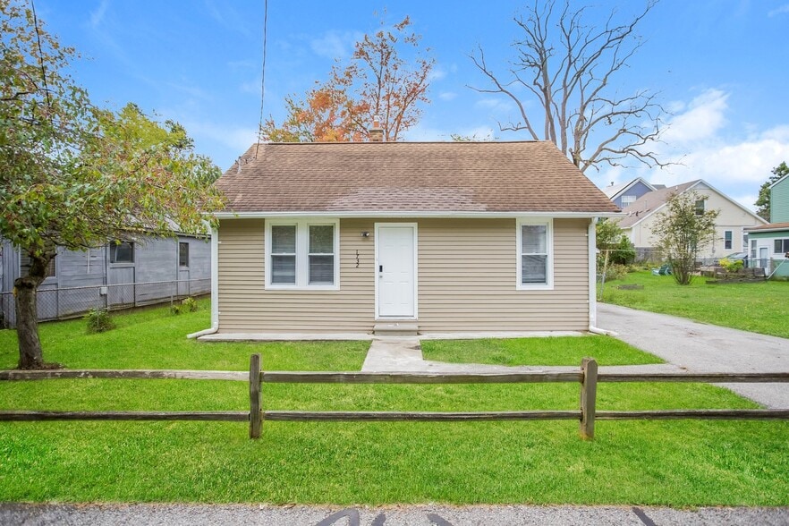 Building Photo - 1732 Sylvan Glen