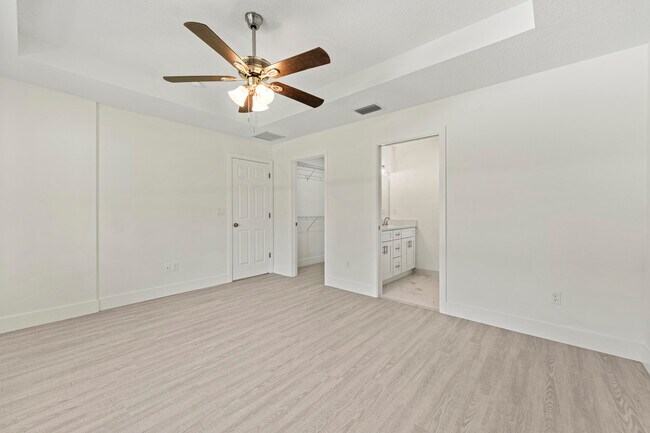 Building Photo - 7304 Miramar Ave