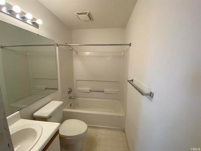 Building Photo - 1401 Collegiate Cir