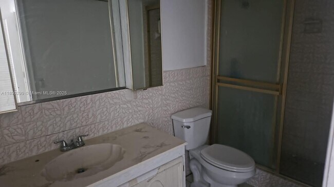 Building Photo - 5300 NW 18th Ct