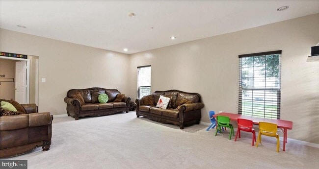 Building Photo - 9750 Granary Pl