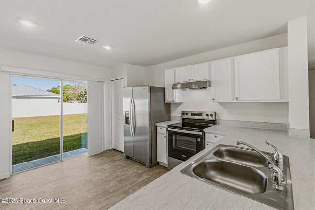 Building Photo - 511 Trumpet St SW