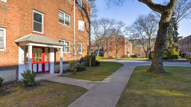 Building Photo - 1504 W Terrace Cir