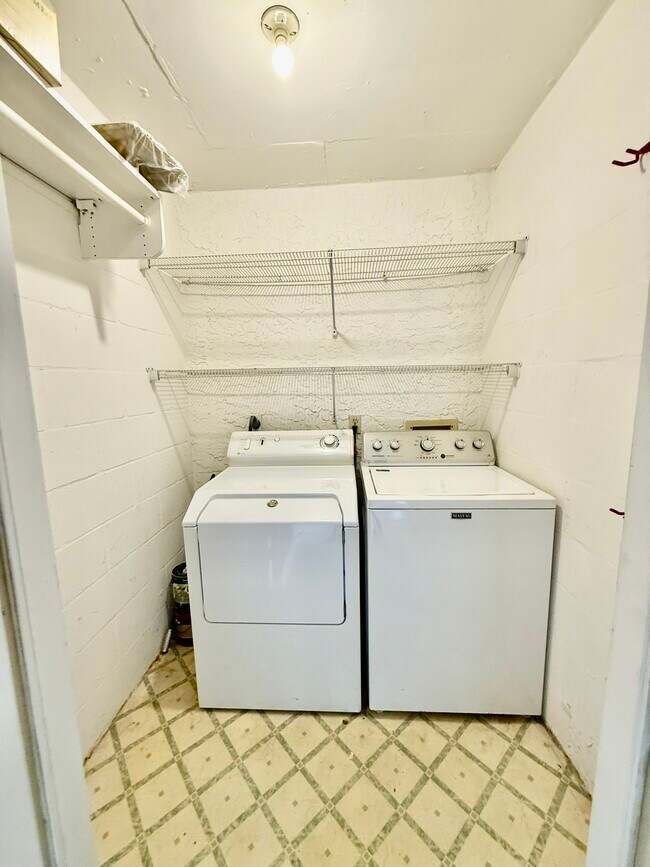 Building Photo - 2800 Cove Cay Dr