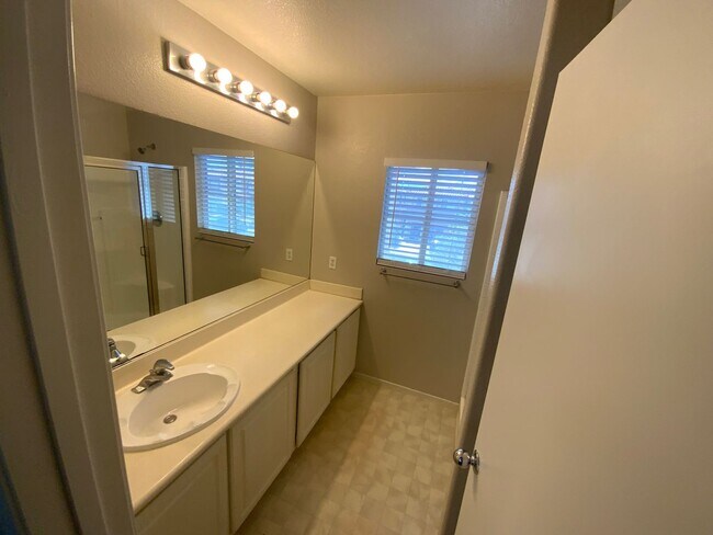 Building Photo - 10256 Grecian Laurel Ct