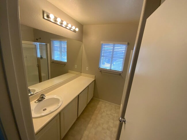 Building Photo - 3-bedroom, 2.5-bath home located in SW Las Vegas, NV!