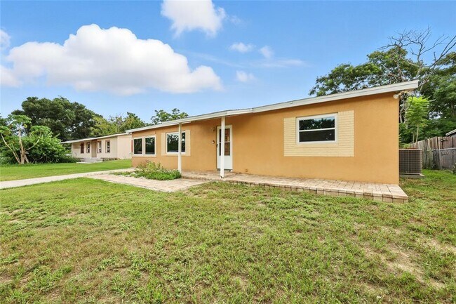 Building Photo - 405 N Buena Vista Ave