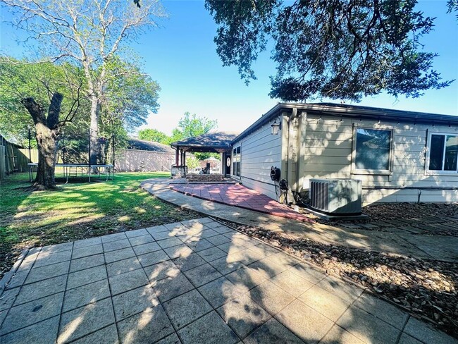 Building Photo - 7419 San Morino Dr