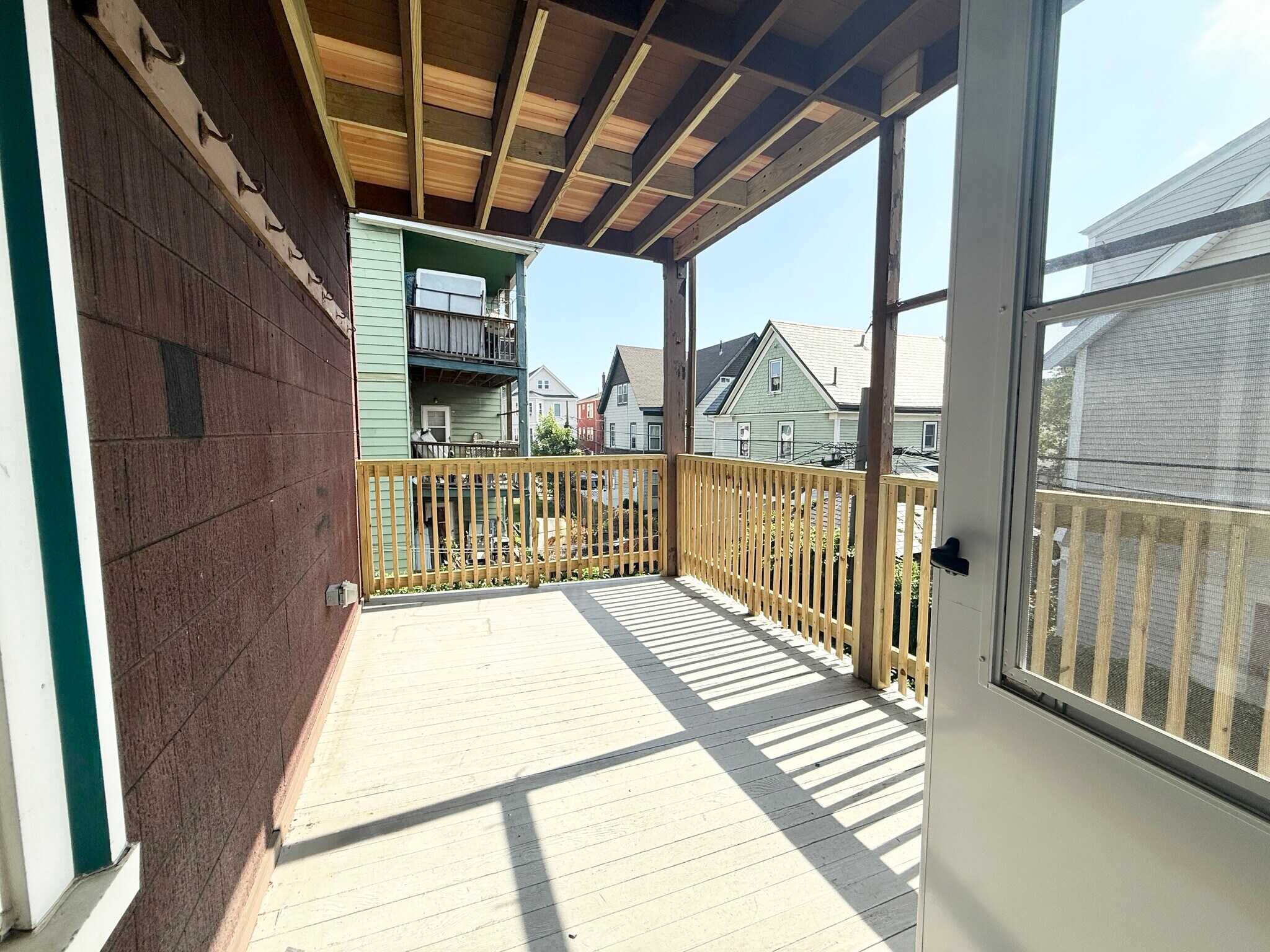 Building Photo - 75 Saxton St