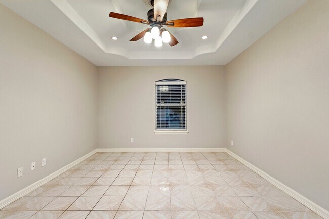 Building Photo - 3 Bed/2.5 Bath/2 Car Garage off Bass Blvd. in Harlingen