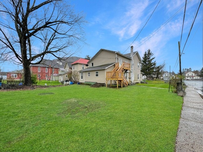 Building Photo - 200 Danis St