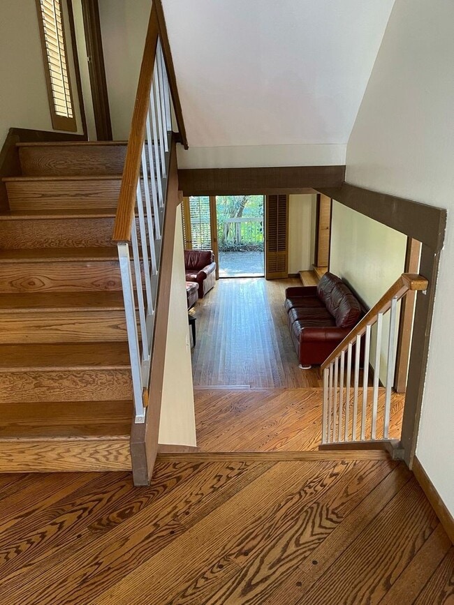 Building Photo - Close To Stanford University  3BR/2+1BA - Menlo Park