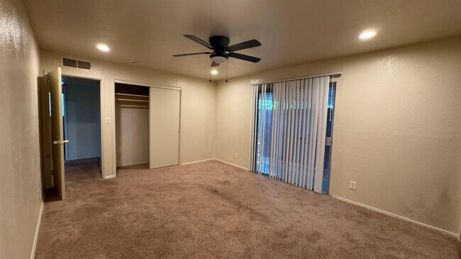 Building Photo - 493 N Alta Ave