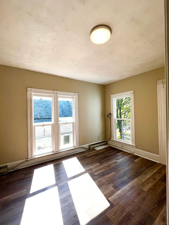 Building Photo - 82 E Lorain St