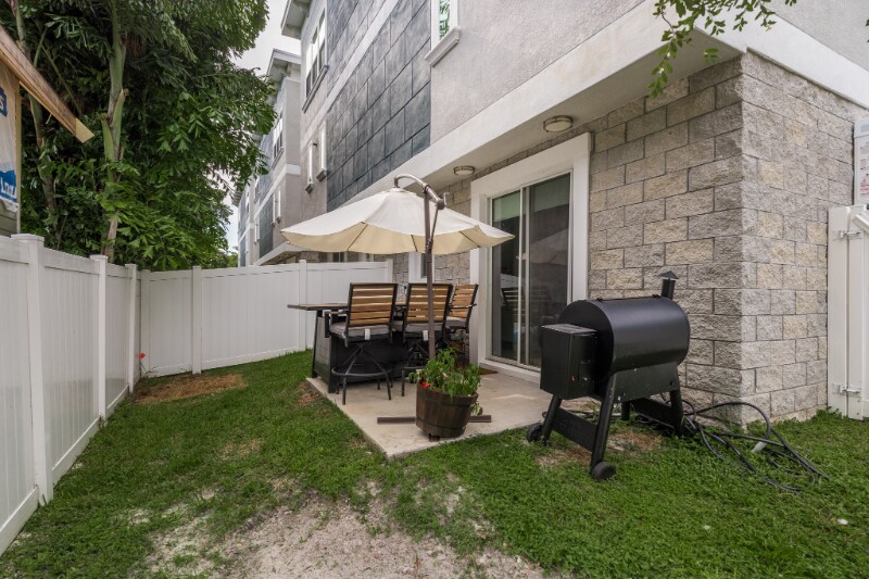 Building Photo - 3702 W Roland St