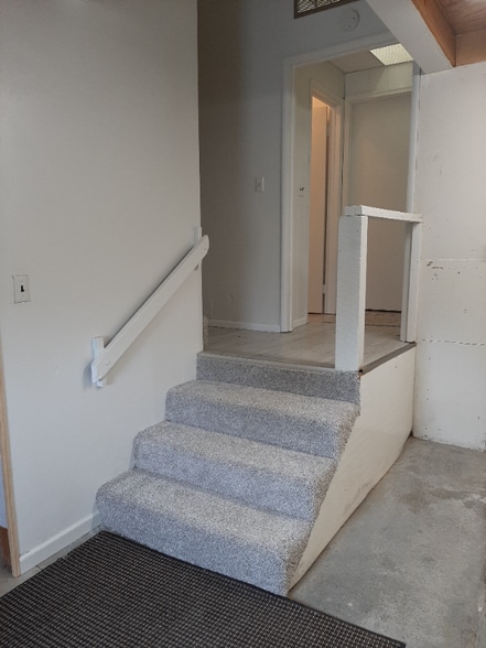 Building Photo - 114 S High St