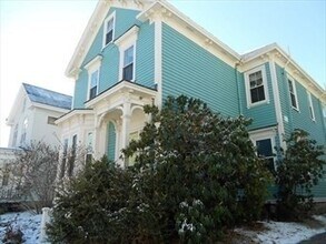 Building Photo - 16 Holbrook St