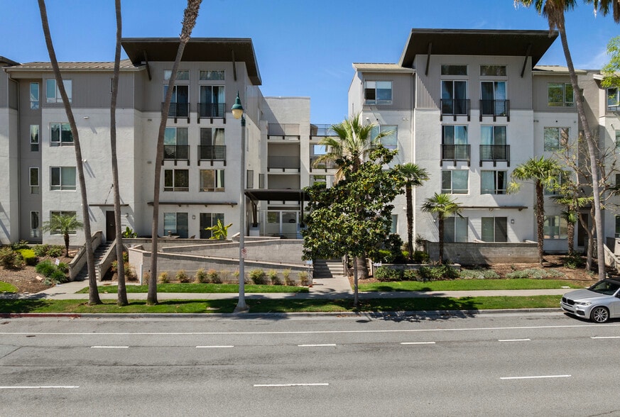 Building Photo - 6400 Crescent Park E