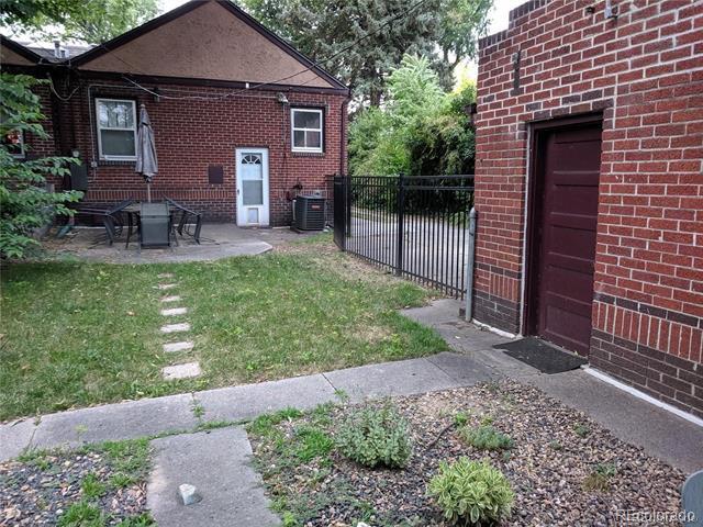 Building Photo - 1425 Dexter St