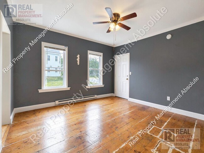 Building Photo - 72-74 Kinsley St