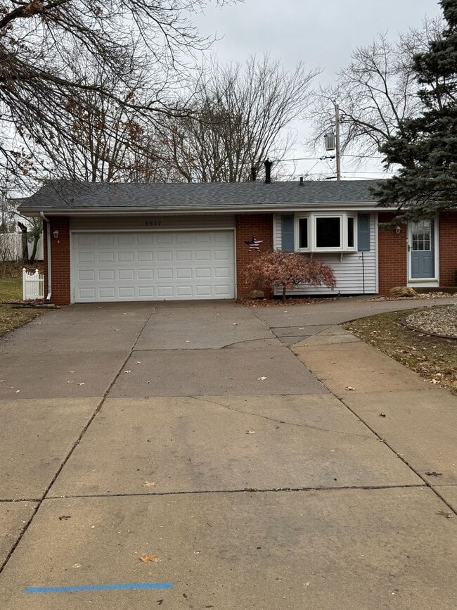 Building Photo - Great 2 Bedroom/2 Bath Duplex Unit For Lease