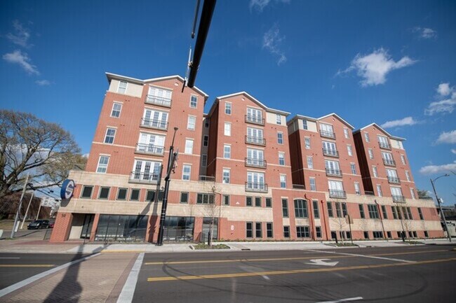Building Photo - 510 S Highland St