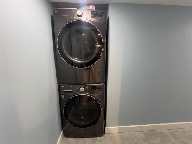 Building Photo - 92 Brown Ave