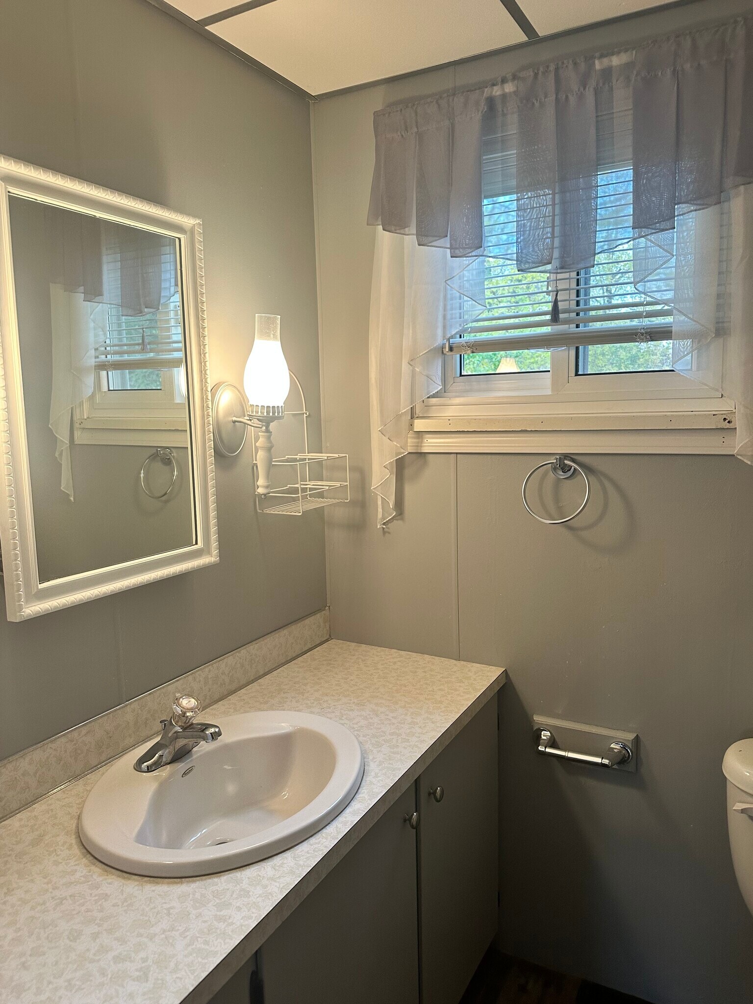 Building Photo - 2631 Tatham Rd