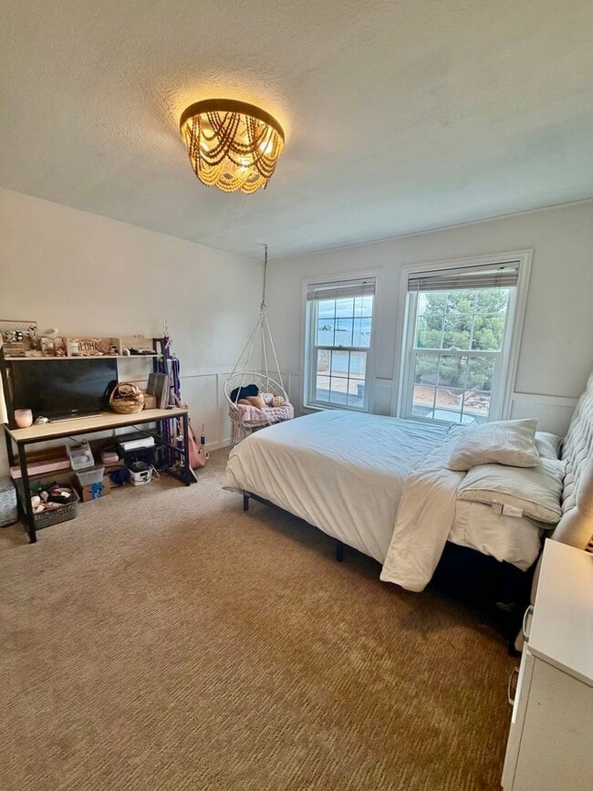 Building Photo - Gorgeous 4 Bedroom Home!!