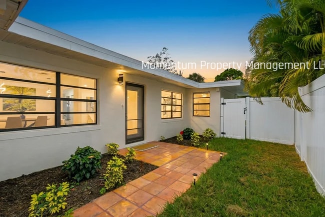 Building Photo - Gorgeous 4 Bedroom in Dunedin! Full Upgraded w/ a Pool!! Don't Miss Out!!