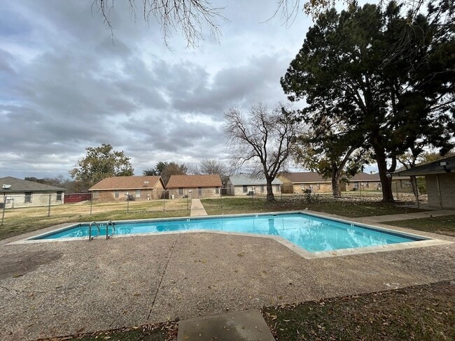 Building Photo - 344 E Dakota