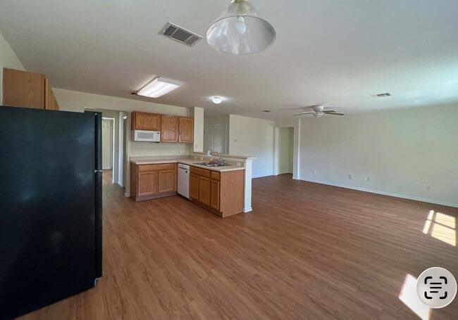 Building Photo - 940 Goldenrod St