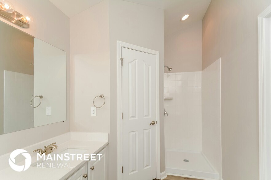 Building Photo - 1 Moonstone Ct