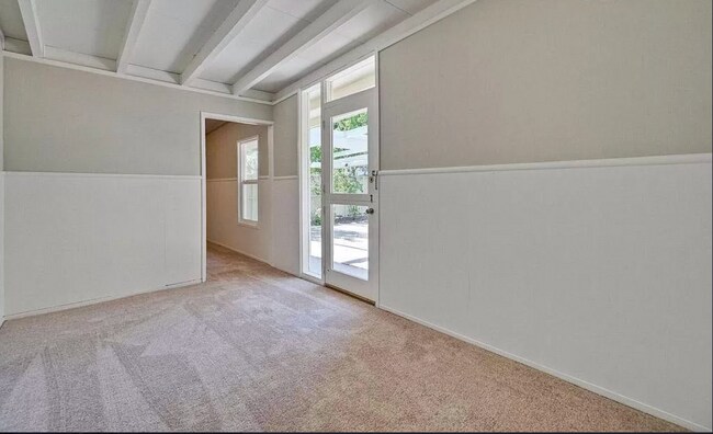 Building Photo - 3 Bed 2 Bath Home w/ Bonus Room in Palo Alto.
