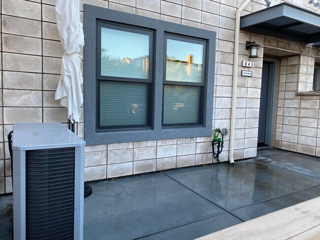 outdoor patio for relaxing - 645 E Evelyn Ave