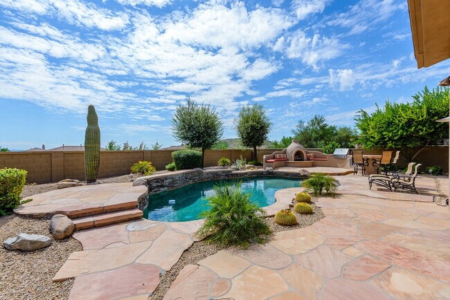 Building Photo - 14705 Canyon Dr