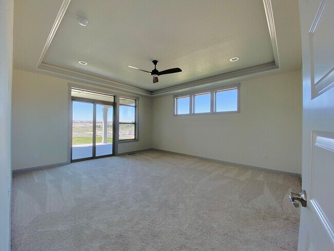 Building Photo - Stunning Southridge Rental with RV Garage & Luxury Finishes!