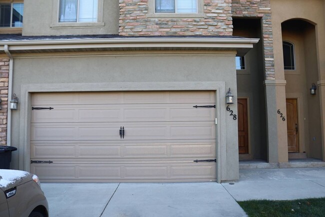 Primary Photo - 3 bed 2.5 bath townhome in Salem