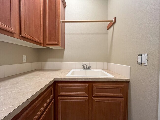 Building Photo - Bright & Airy Home with Granite Kitchen, V...