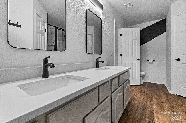 Building Photo - 3829 W Gardenia Dr