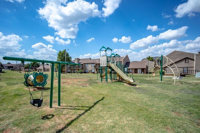 Building Photo - * $500 OFF MOVE IN COSTS * Recently renovated 2 bedroom apartment *